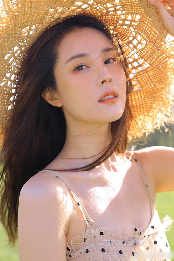 男人疯狂舌头戳女的下面