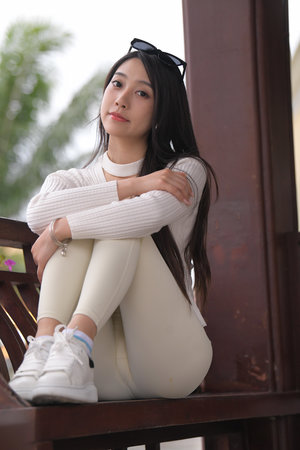 高颜值美女丑曦抖臀诱惑收费秀