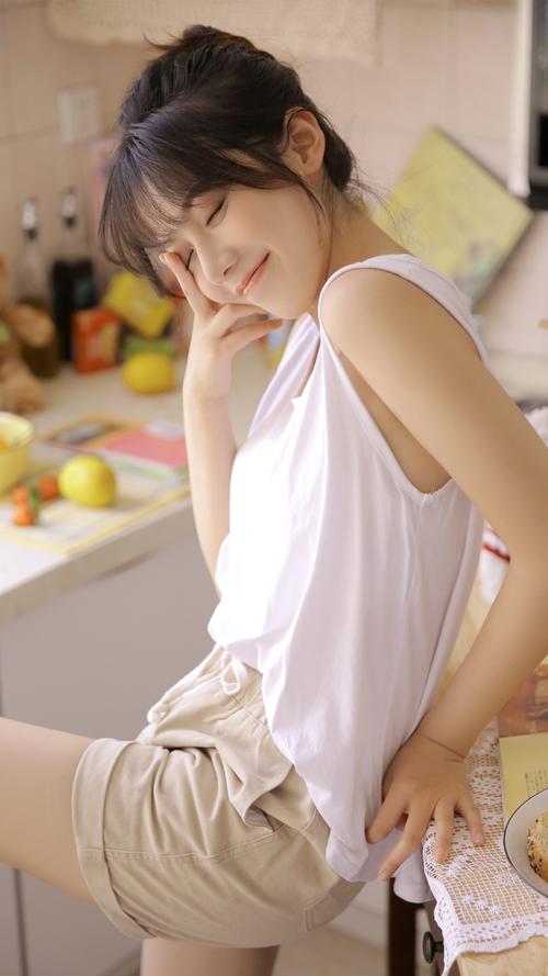 校花被带到密室吸乳憋尿