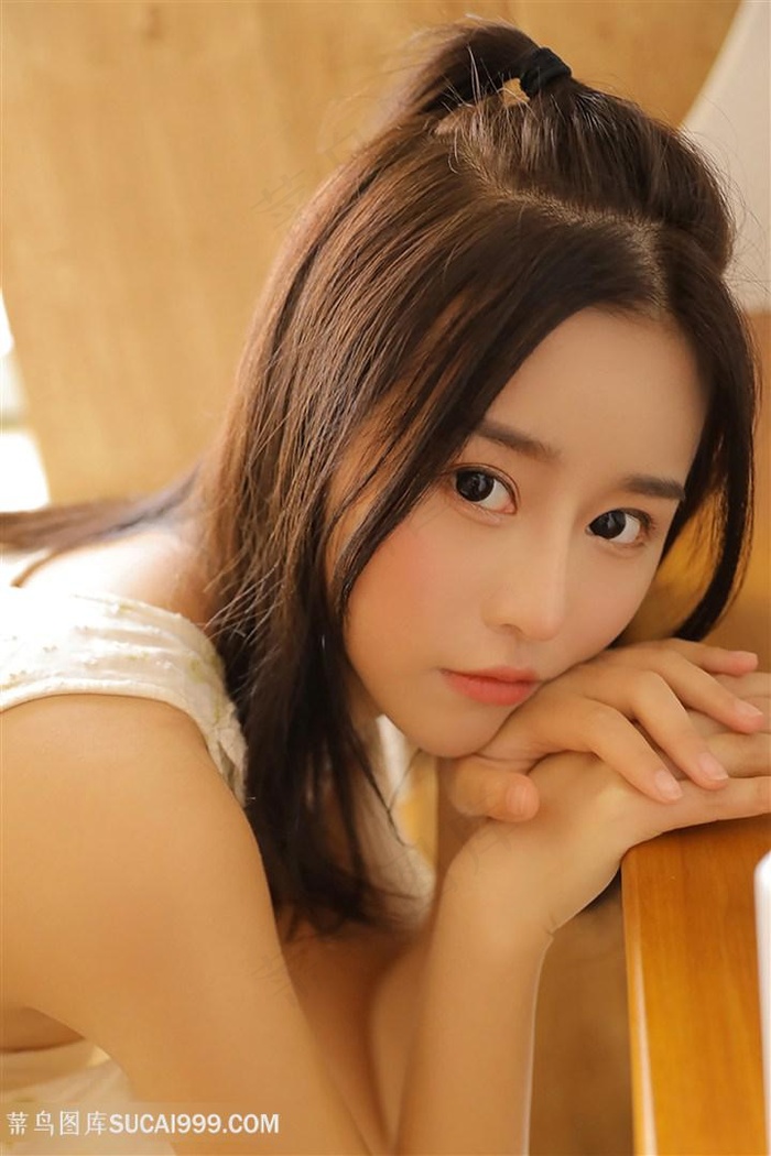 女生扒开腿让男生桶