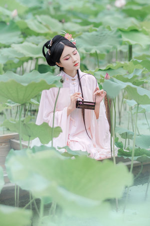 高傲的女教师被侵犯