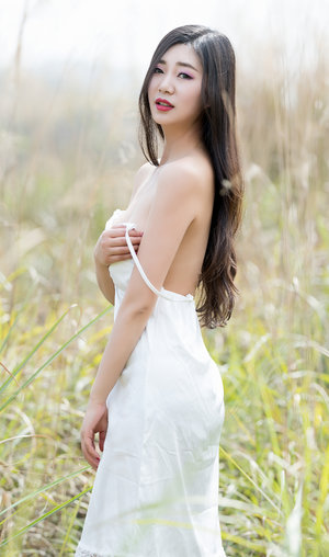 美女趴开双脚让男人诵免费